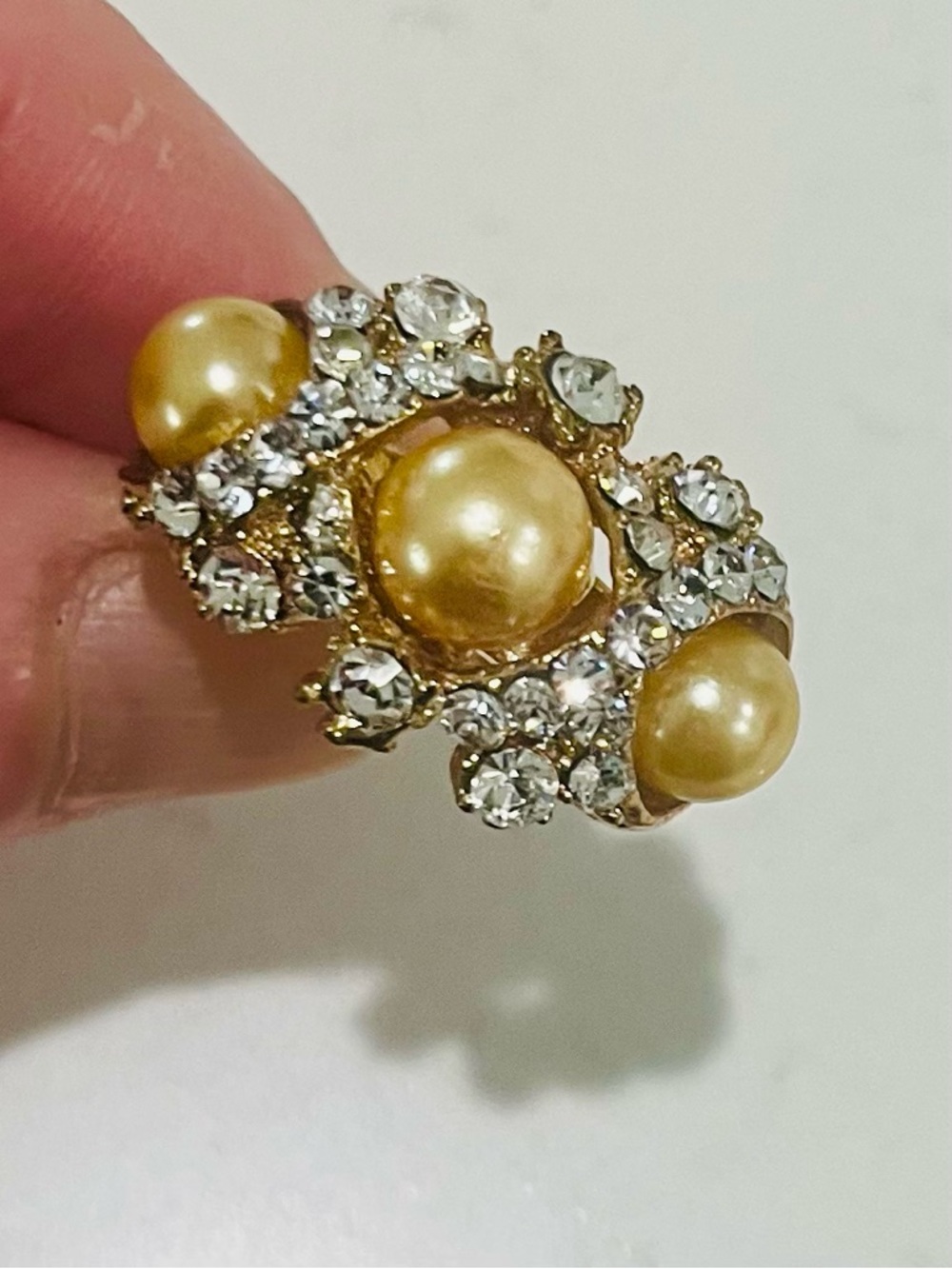 Vintage Style Pearl Rhinestone Cocktail Ring Gold Tone Adjustable Size 7 - Picture 4 of 16